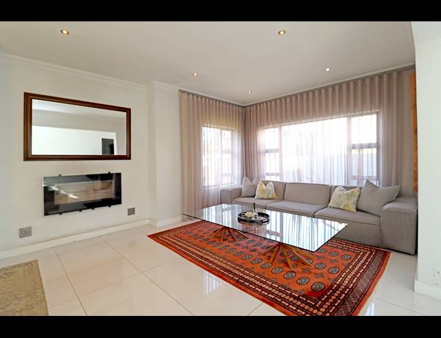 5 BEDROOM HOUSE FOR SALE IN BEVERLEY